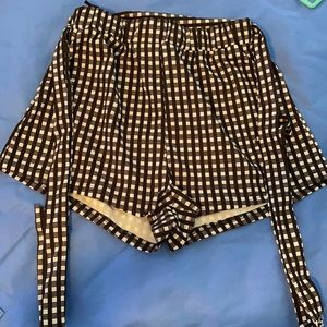 5 for$30 Black and white shorts with belt